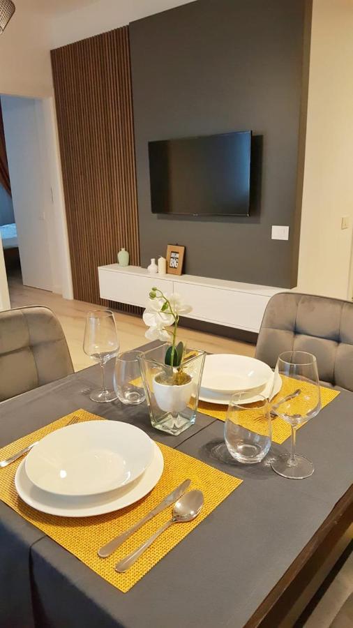 Elias Central Apartment - 2 Bedrooms & Free Parking Oradea Eksteriør billede