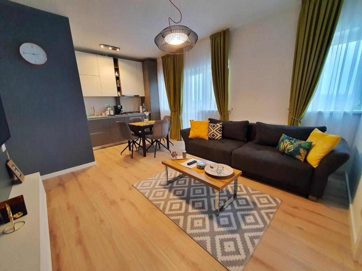 Elias Central Apartment - 2 Bedrooms & Free Parking Oradea Eksteriør billede