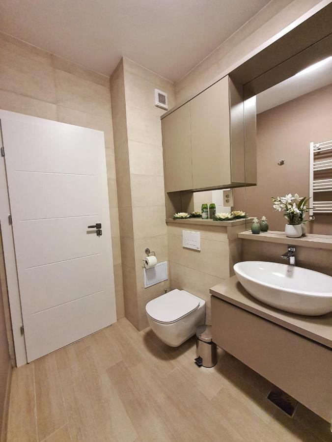 Elias Central Apartment - 2 Bedrooms & Free Parking Oradea Eksteriør billede